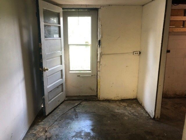 920 Amos Avenue, Des Moines, IA 50315
