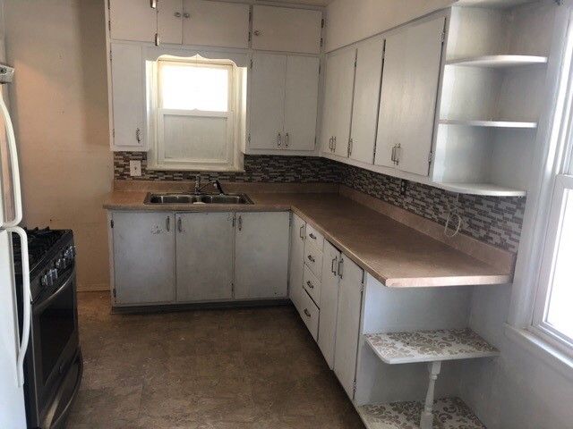 920 Amos Avenue, Des Moines, IA 50315