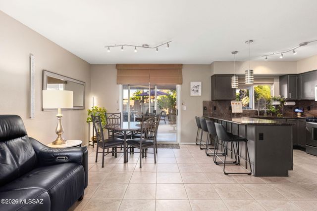 8816 N Old Well Place, Tucson, AZ 85743