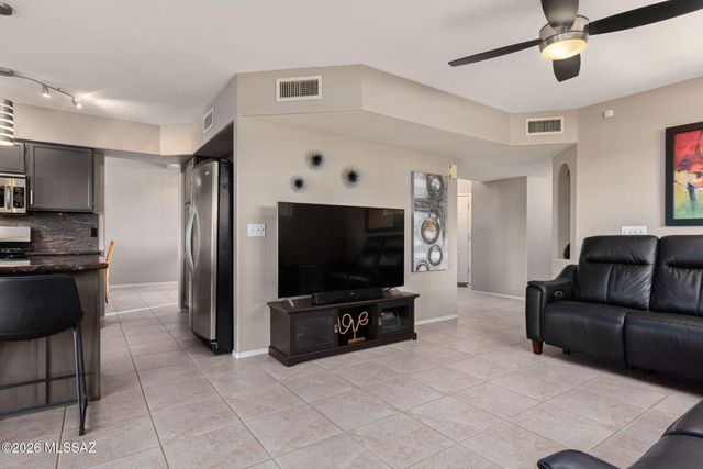 8816 N Old Well Place, Tucson, AZ 85743