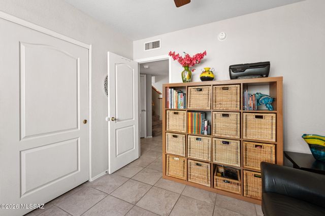 8816 N Old Well Place, Tucson, AZ 85743