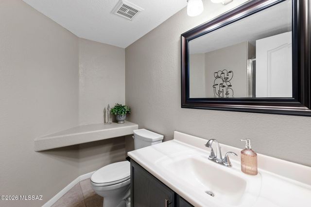 8816 N Old Well Place, Tucson, AZ 85743