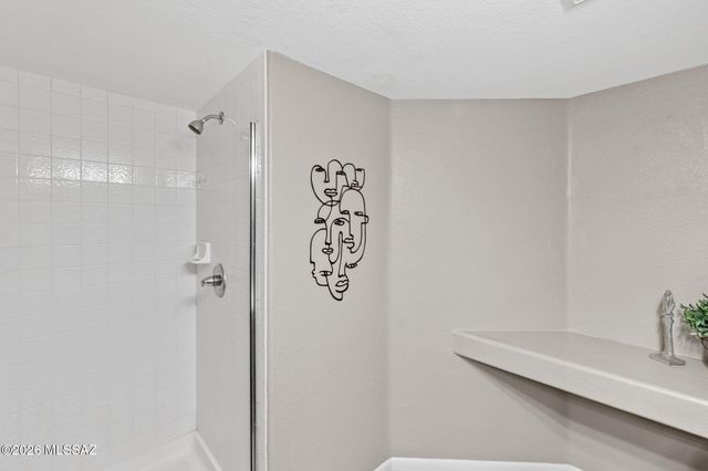 8816 N Old Well Place, Tucson, AZ 85743
