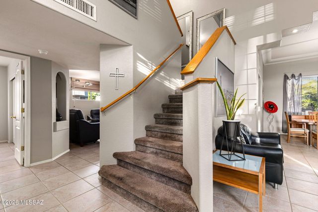 8816 N Old Well Place, Tucson, AZ 85743