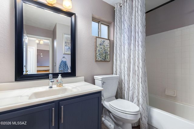 8816 N Old Well Place, Tucson, AZ 85743