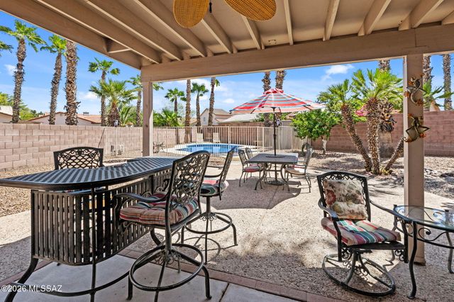 8816 N Old Well Place, Tucson, AZ 85743