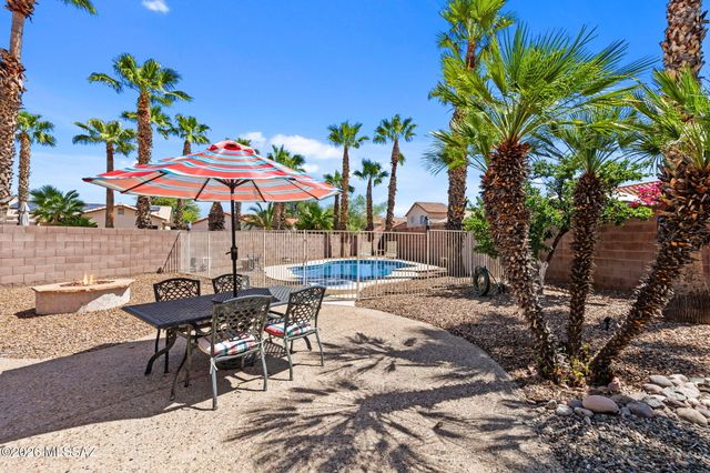8816 N Old Well Place, Tucson, AZ 85743