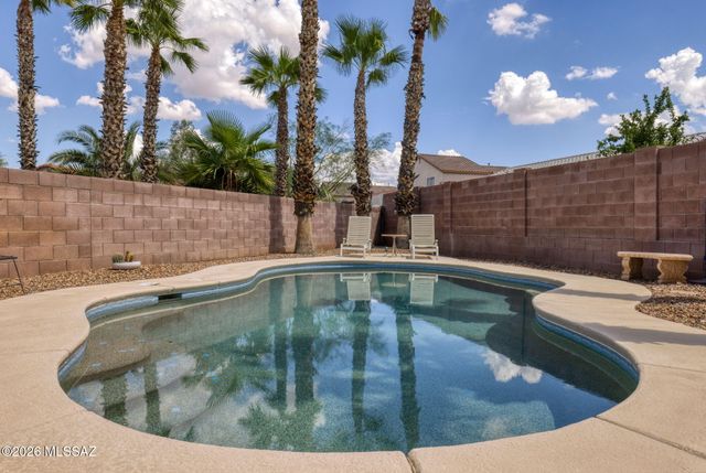 8816 N Old Well Place, Tucson, AZ 85743