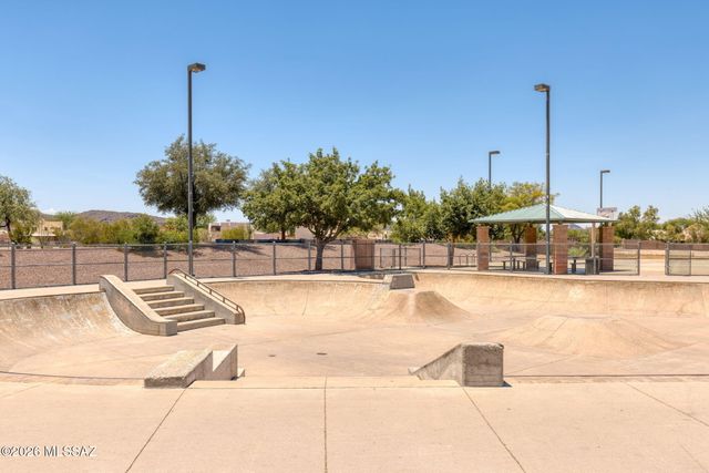 8816 N Old Well Place, Tucson, AZ 85743