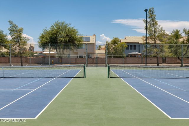 8816 N Old Well Place, Tucson, AZ 85743