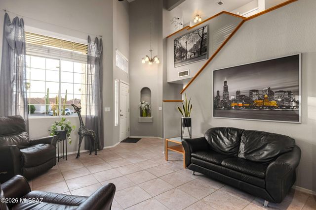 8816 N Old Well Place, Tucson, AZ 85743