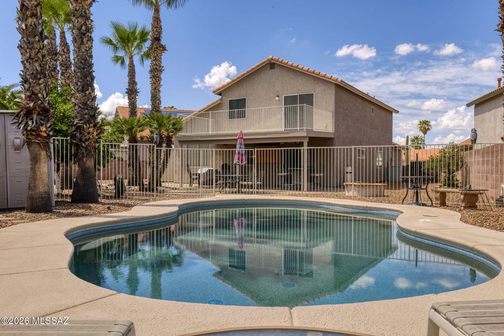 8816 N Old Well Place, Tucson, AZ 85743