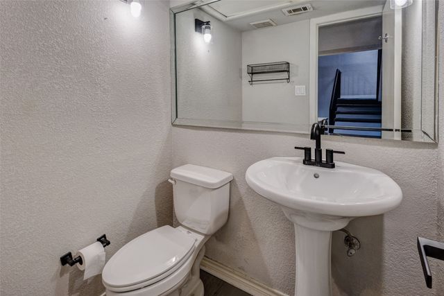 3161 Golden Oak, Farmers Branch, TX 75234