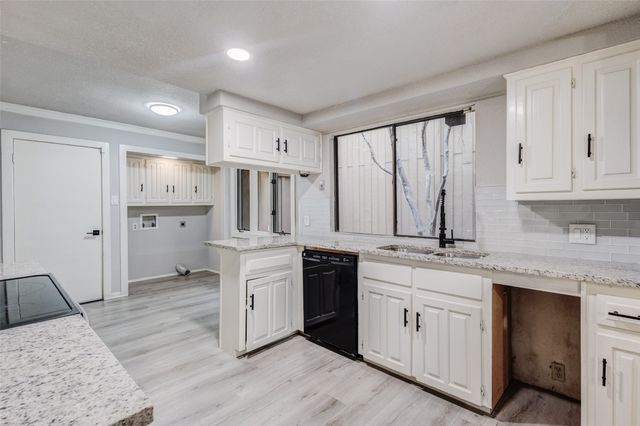 3161 Golden Oak, Farmers Branch, TX 75234