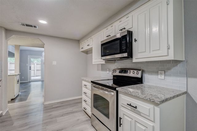 3161 Golden Oak, Farmers Branch, TX 75234