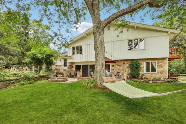 W350S3525 Waterville ROAD, Oconomowoc, WI 53066