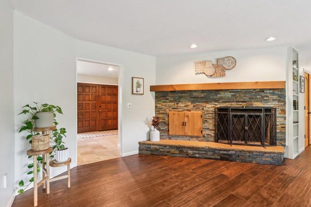 W350S3525 Waterville ROAD, Oconomowoc, WI 53066