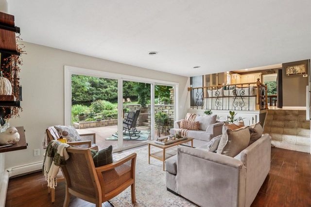 W350S3525 Waterville ROAD, Oconomowoc, WI 53066