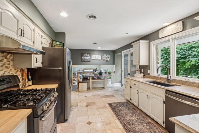 W350S3525 Waterville ROAD, Oconomowoc, WI 53066