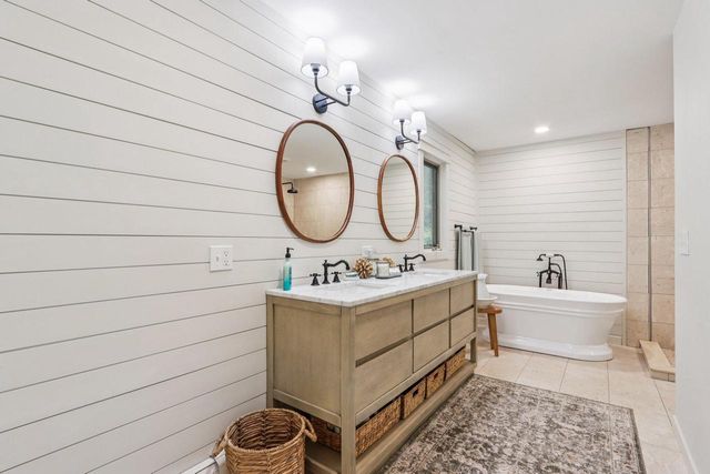 W350S3525 Waterville ROAD, Oconomowoc, WI 53066