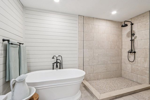 W350S3525 Waterville ROAD, Oconomowoc, WI 53066