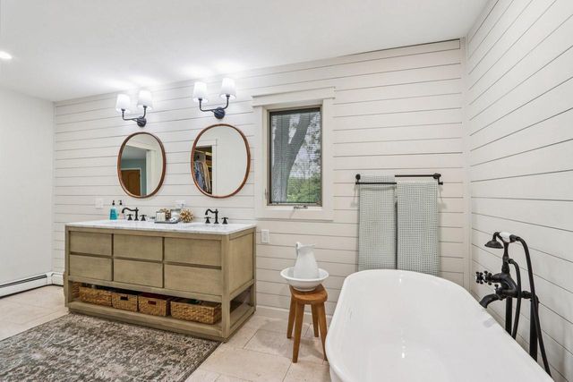 W350S3525 Waterville ROAD, Oconomowoc, WI 53066