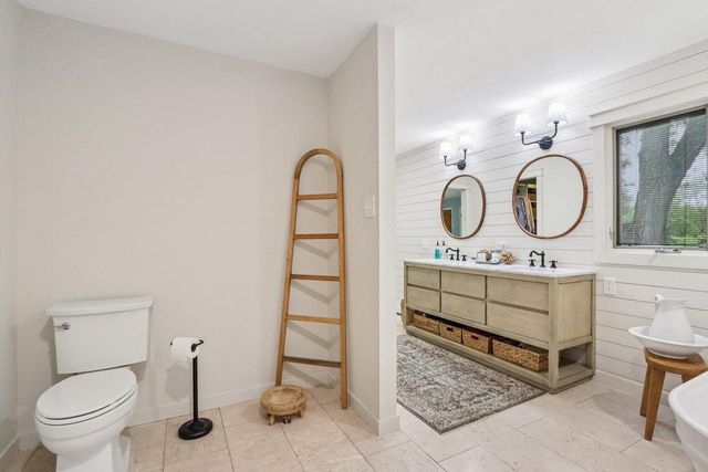 W350S3525 Waterville ROAD, Oconomowoc, WI 53066