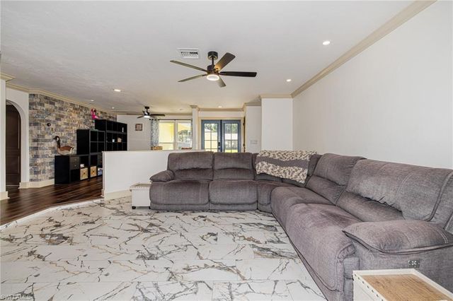 2507 LAKEVIEW DR, Lehigh Acres, FL 33936