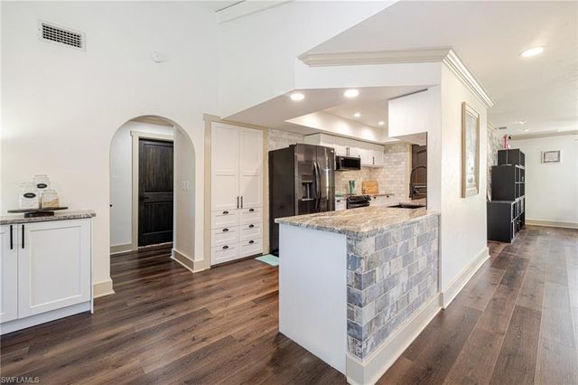 2507 LAKEVIEW DR, Lehigh Acres, FL 33936
