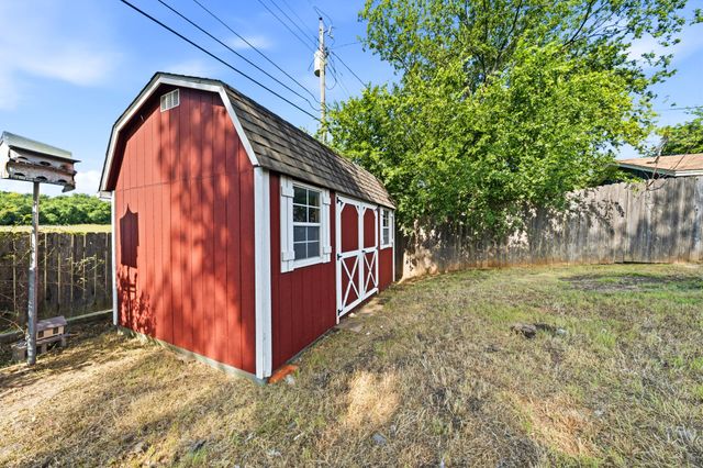 104 Forest Lane, Hillsboro, TX 76645
