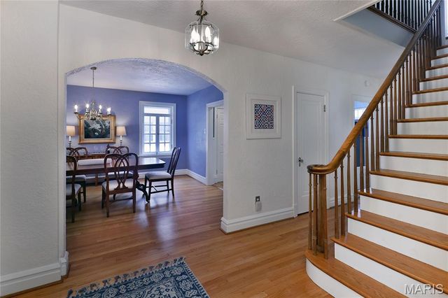 418 Mission Court, University City, MO 63130