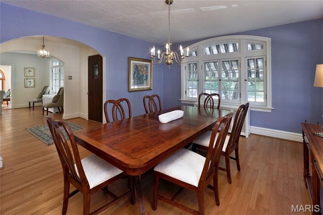 418 Mission Court, University City, MO 63130