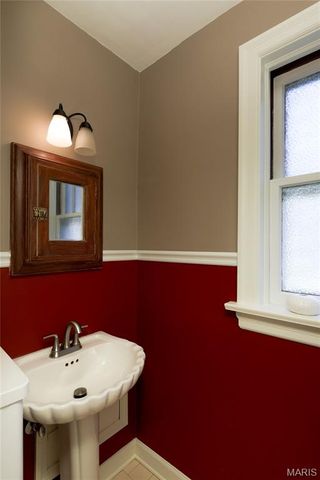 418 Mission Court, University City, MO 63130