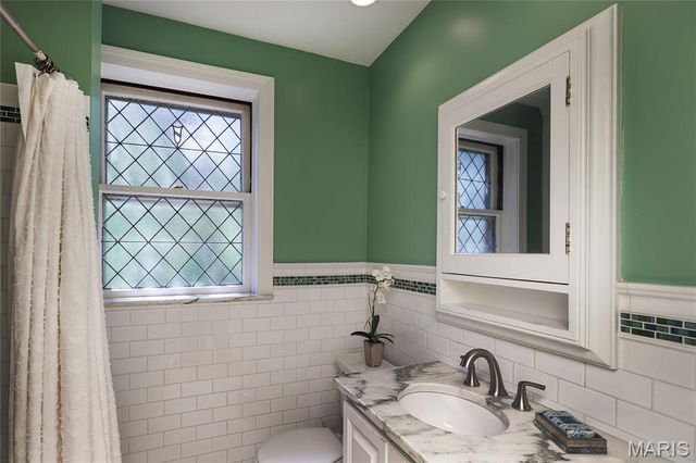 418 Mission Court, University City, MO 63130
