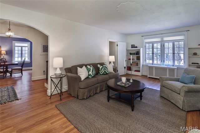 418 Mission Court, University City, MO 63130