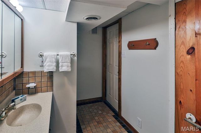 418 Mission Court, University City, MO 63130