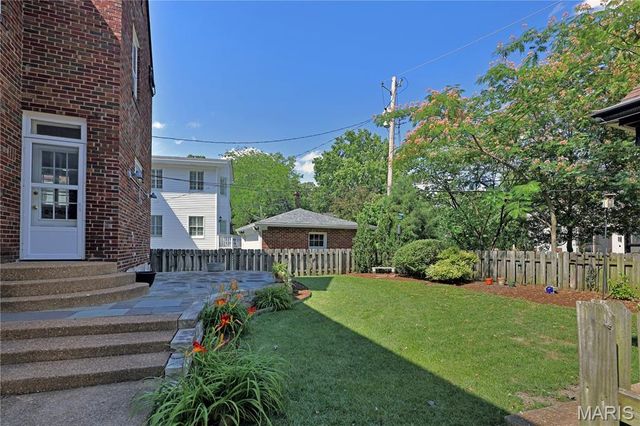 418 Mission Court, University City, MO 63130
