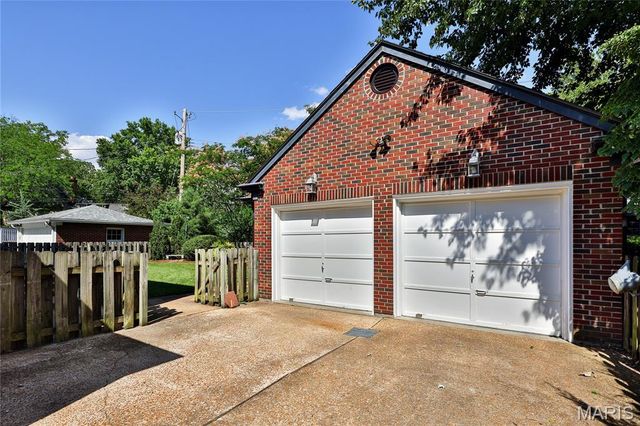 418 Mission Court, University City, MO 63130