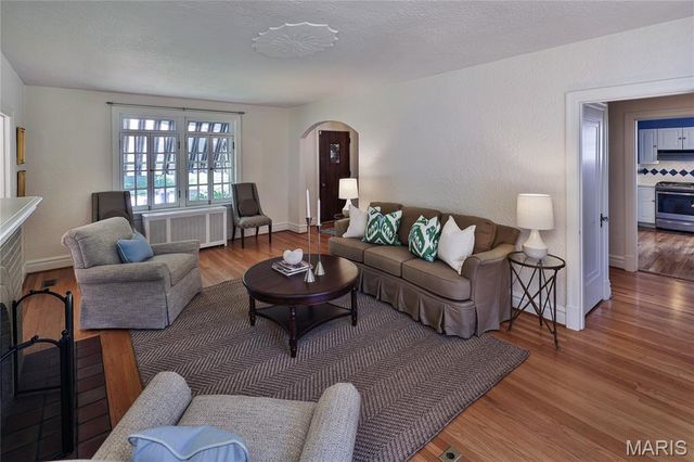 418 Mission Court, University City, MO 63130