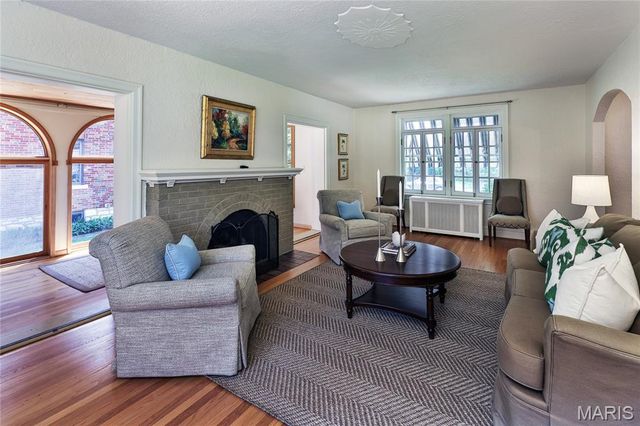 418 Mission Court, University City, MO 63130