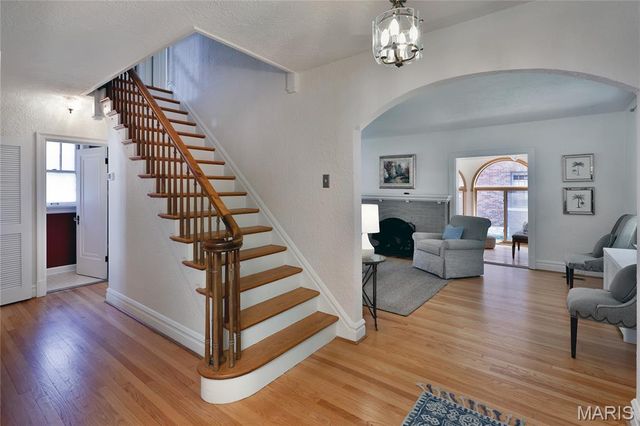 418 Mission Court, University City, MO 63130