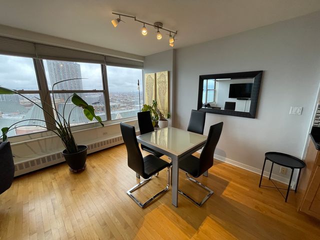 3900 N Lake Shore Drive 25C, Chicago, IL 60613