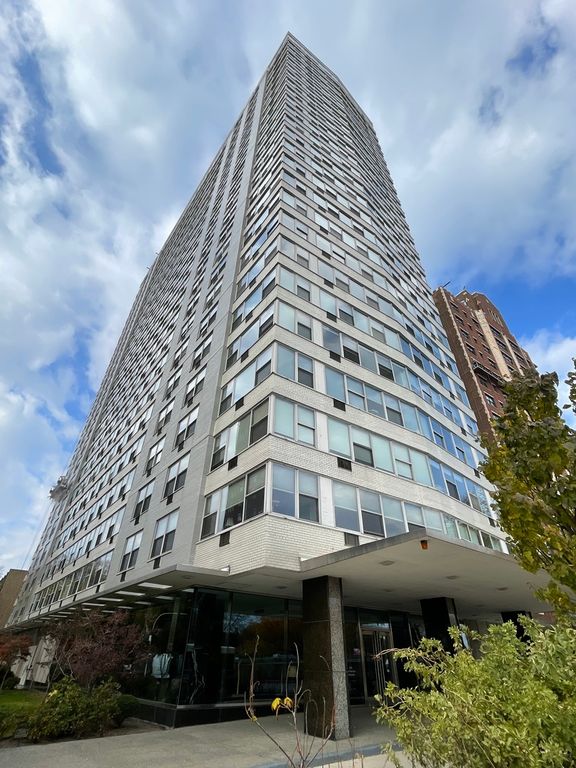 3900 N Lake Shore Drive 25C, Chicago, IL 60613