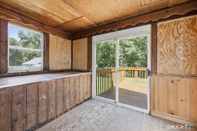 32 Dickerman Avenue, Windsor Locks, CT 06096