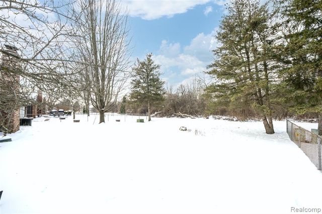 3455 Harmony Drive, Troy, MI 48083