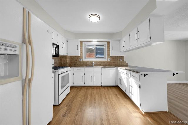 3455 Harmony Drive, Troy, MI 48083