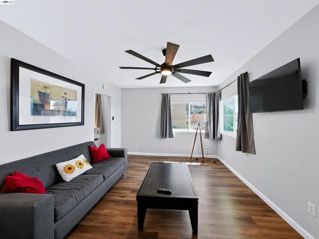 17198 Roberto St, Castro Valley, CA 94546