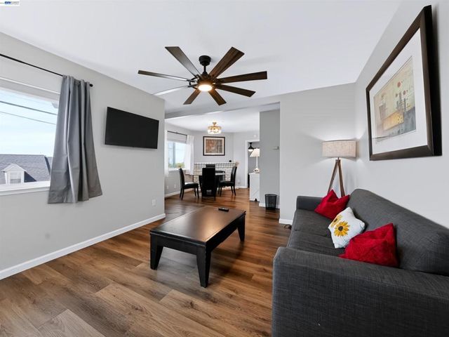 17198 Roberto St, Castro Valley, CA 94546