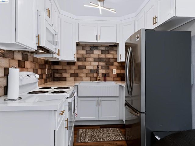 17198 Roberto St, Castro Valley, CA 94546