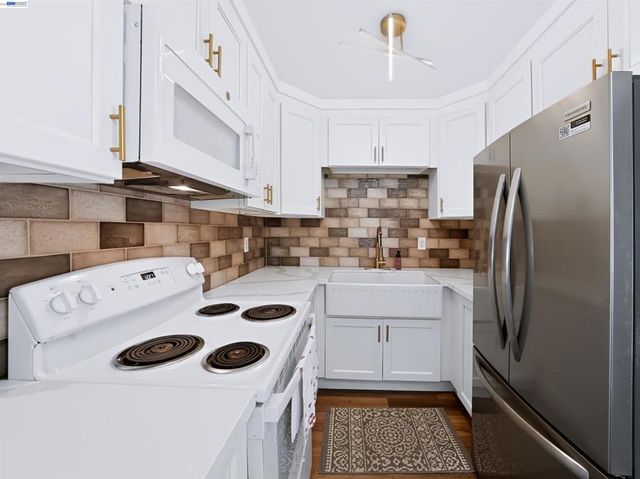17198 Roberto St, Castro Valley, CA 94546